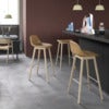 Fiber baarituoli korkea Wood Base - 75 cm - Natural White/Oak