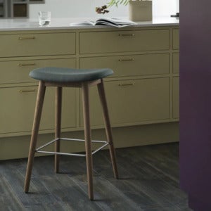 Fiber baarituoli korkea Wood Base - 75 cm - Black/Anthracite Black