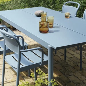 Linear Steel Tuoli käsinojilla - Pale Blue 