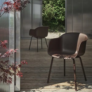 Fiber Outdoor Tuoli käsinojalla Anthracite Black 